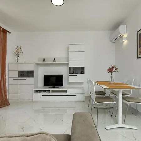 Fuer 6 Personen Ca 60 Qm In Pula, Istrien Istrische Riviera Apartment *